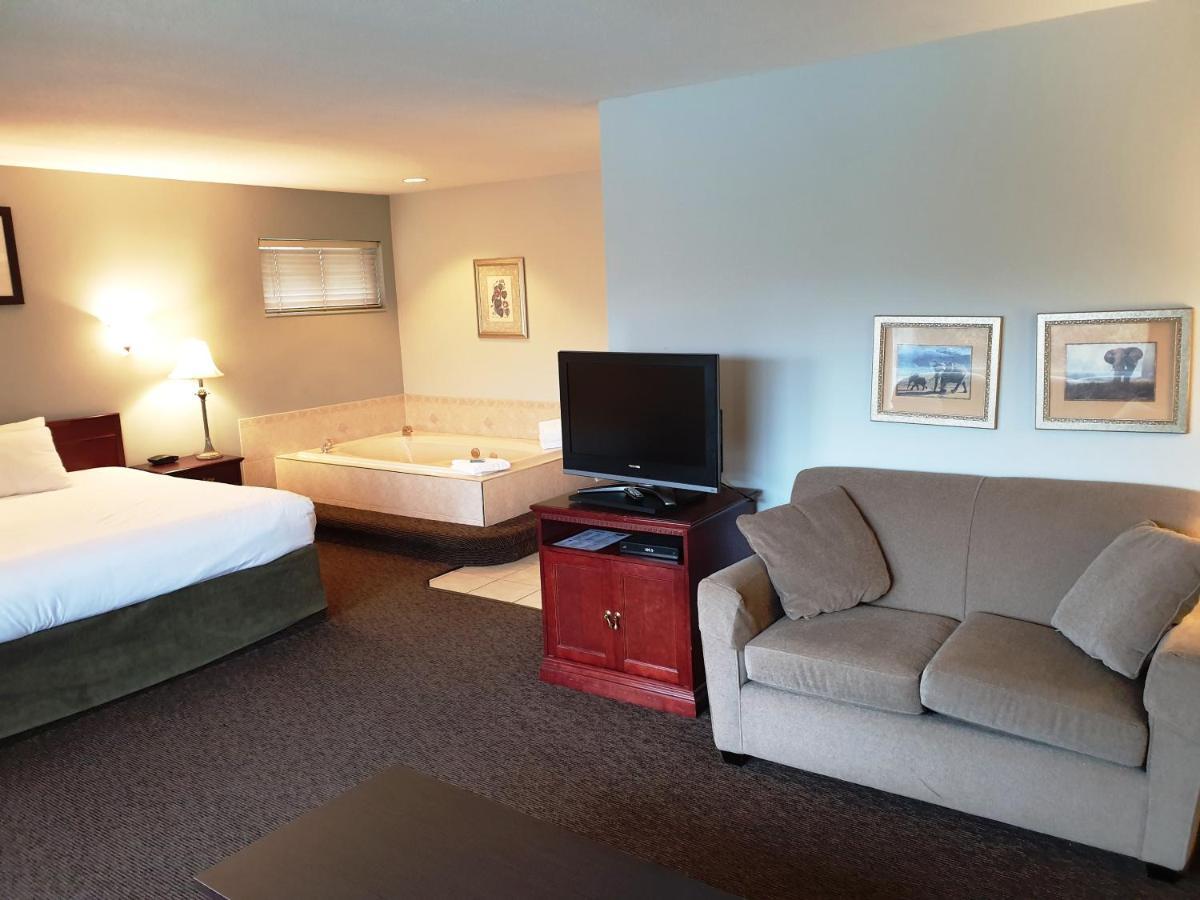 Riverland Inn & Suites Kamloops Exterior photo