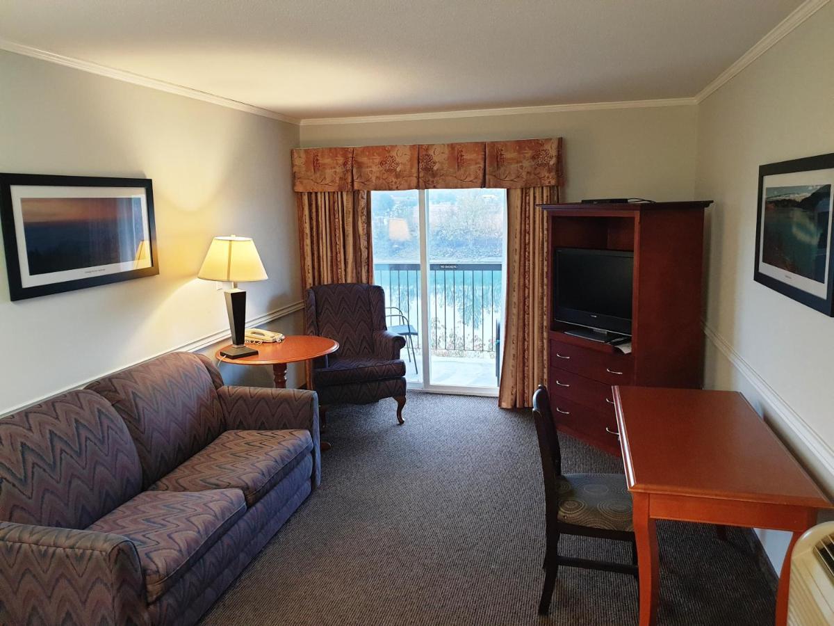 Riverland Inn & Suites Kamloops Exterior photo