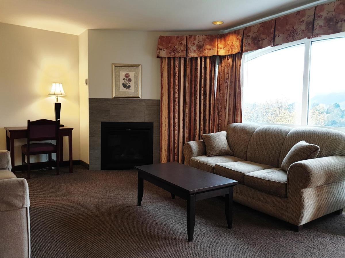 Riverland Inn & Suites Kamloops Exterior photo