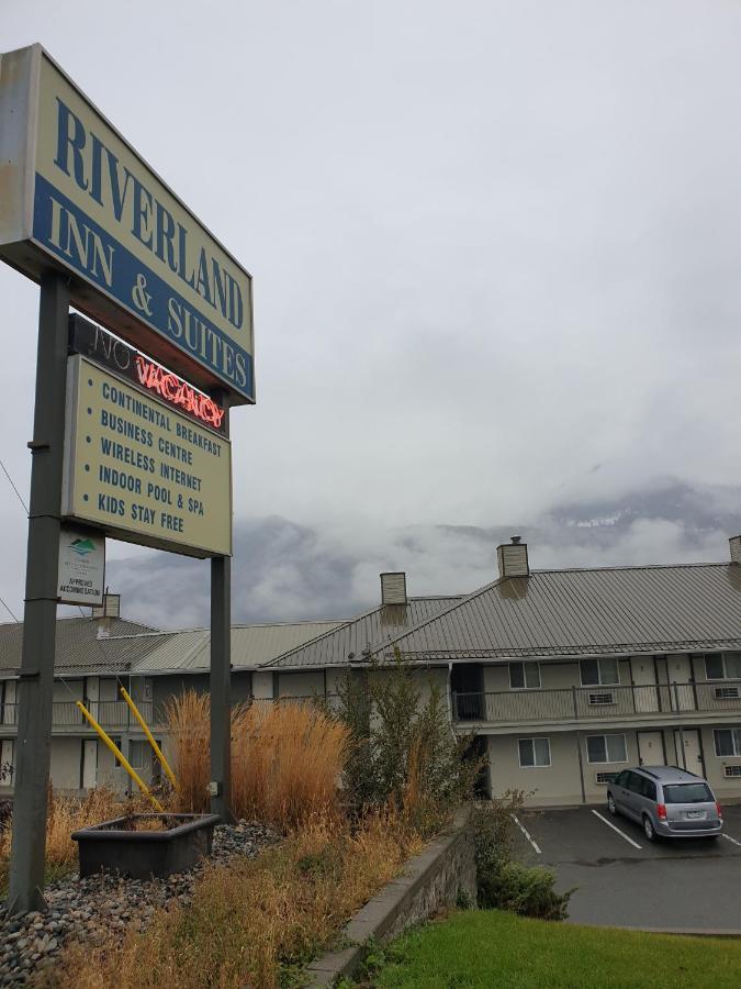 Riverland Inn & Suites Kamloops Exterior photo