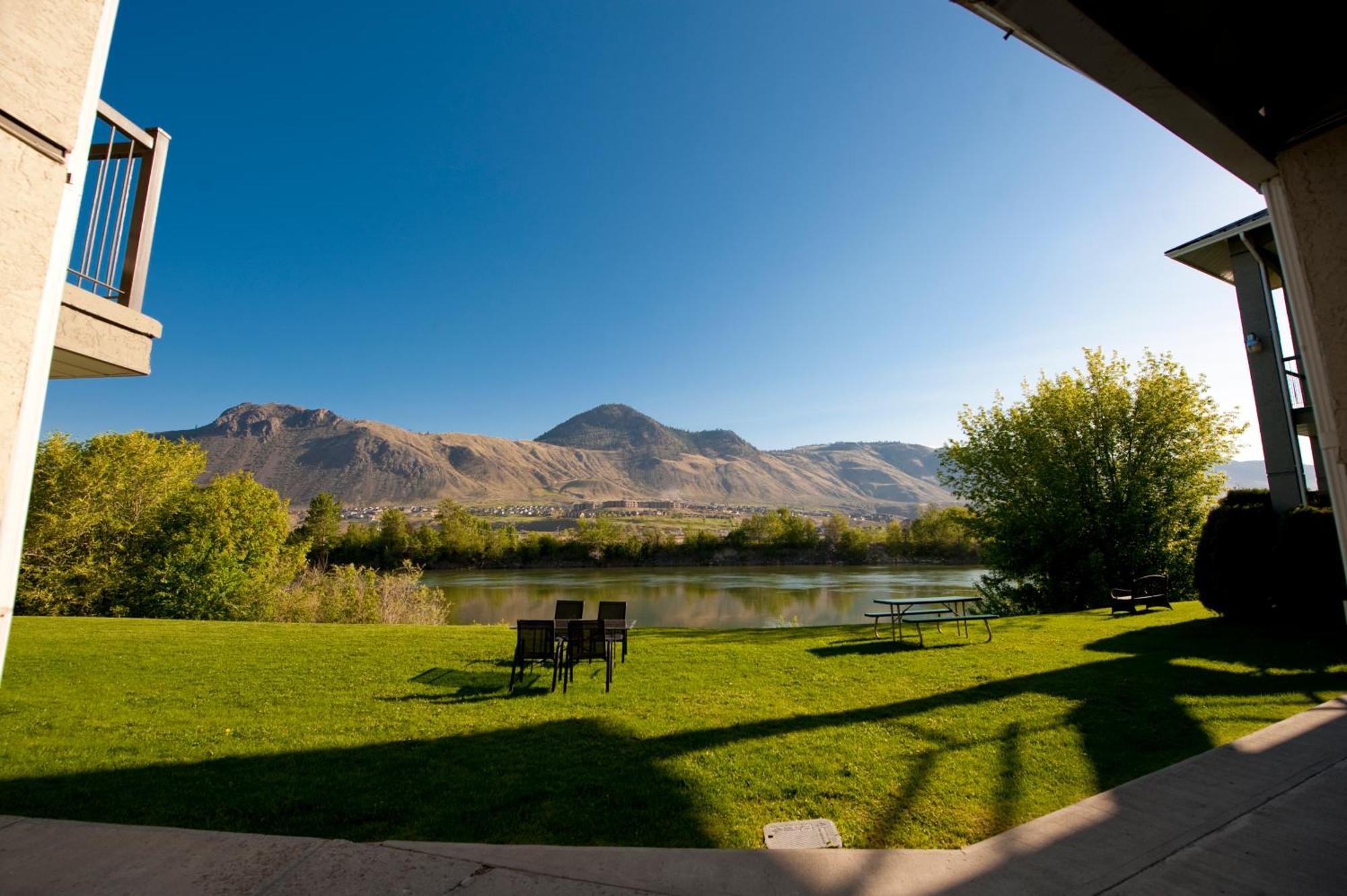 Riverland Inn & Suites Kamloops Exterior photo
