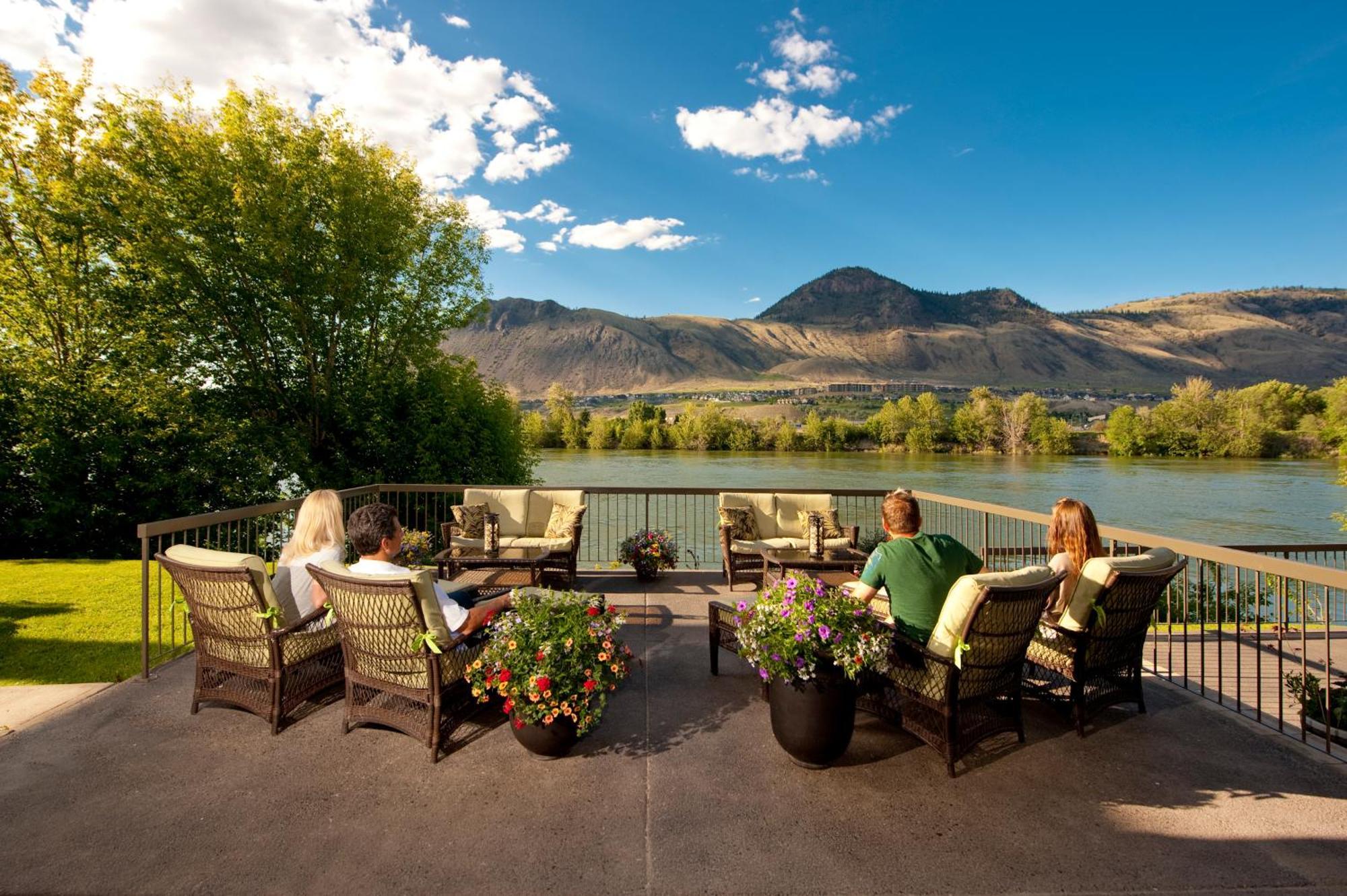 Riverland Inn & Suites Kamloops Exterior photo