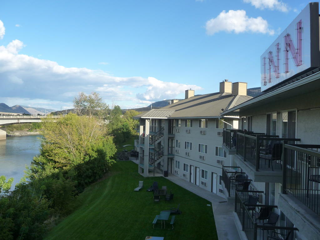 Riverland Inn & Suites Kamloops Exterior photo