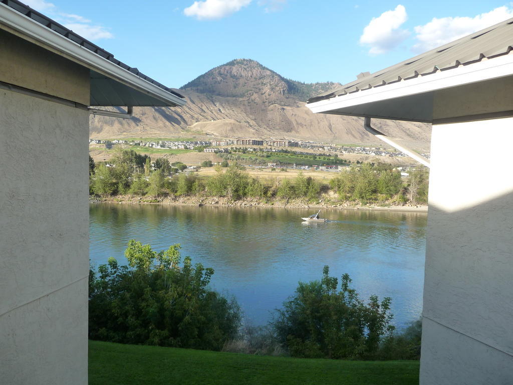 Riverland Inn & Suites Kamloops Exterior photo